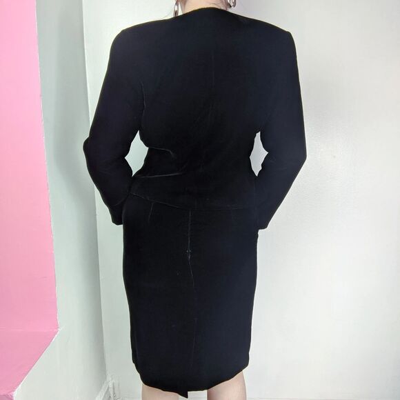 Vintage 1980s Deadstock Talbots Sexy Black Velvet Two Piece Skirt Suit Set - Picture 2 of 10